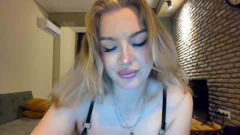 Snapshot of hi_lina chatting on 06/26/26, 02:38 Hi lina online show from 06/26/26, 02:38