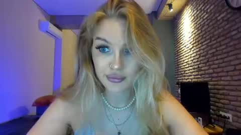 Snapshot of hi_lina chatting on 06/27/26, 02:38 Hi lina online show from 06/27/26, 02:38