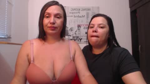 Snapshot of hidden_tinna chatting on 04/24/26, 11:34 Tinna online show from 04/24/26, 11:34