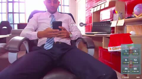 Snapshot of hiddenoffice chatting on 12/23/24, 06:16 George online show from 12/23/24, 06:16