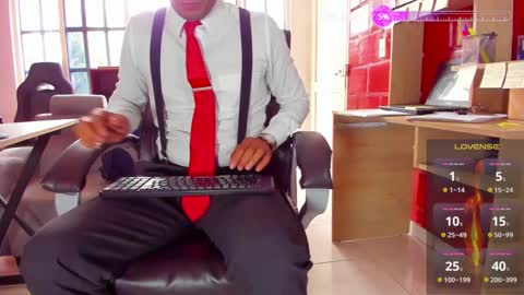 Snapshot of hiddenoffice chatting on 12/30/24, 03:02 George online show from 12/30/24, 03:02