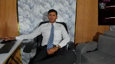 Snapshot of hiddenoffice chatting on 09/11/25, 02:44 George online show from 09/11/25, 02:44