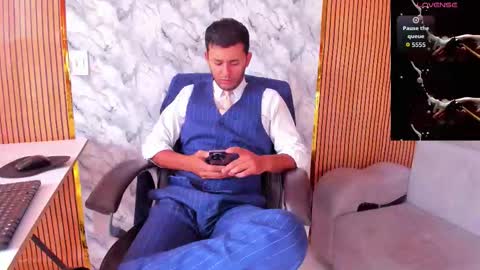 Snapshot of hiddenoffice chatting on 09/16/25, 12:17 George online show from 09/16/25, 12:17