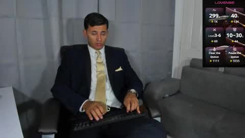 Snapshot of hiddenoffice chatting on 10/04/25, 11:36 George online show from 10/04/25, 11:36