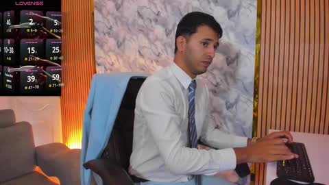 Snapshot of hiddenoffice chatting on 10/08/25, 11:30 George online show from 10/08/25, 11:30