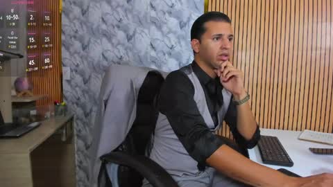 Snapshot of hiddenoffice chatting on 04/13/26, 12:10 George online show from 04/13/26, 12:10