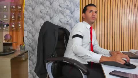 Snapshot of hiddenoffice chatting on 04/14/26, 01:06 George online show from 04/14/26, 01:06