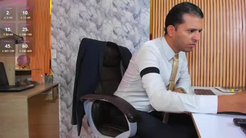 Snapshot of hiddenoffice chatting on 04/15/26, 01:40 George online show from 04/15/26, 01:40