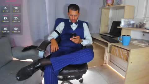 Snapshot of hiddenoffice chatting on 04/27/26, 12:36 George online show from 04/27/26, 12:36