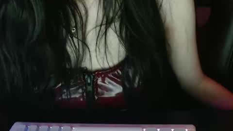 Snapshot of hiddensapphic chatting on 11/20/25, 02:01 MD online show from 11/20/25, 02:01