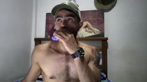 Snapshot of hideonbush051 chatting on 09/10/25, 01:49 hideonbush online show from 09/10/25, 01:49