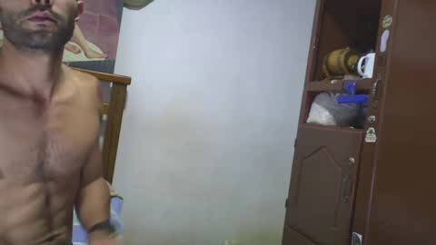 Snapshot of hideonbush051 chatting on 10/09/25, 12:14 hideonbush online show from 10/09/25, 12:14