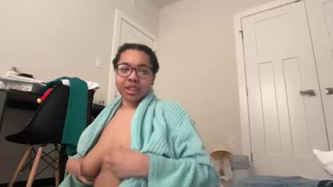 Snapshot of highkeyheidee chatting on 02/28/26, 08:21 Juana B. Bread online show from 02/28/26, 08:21