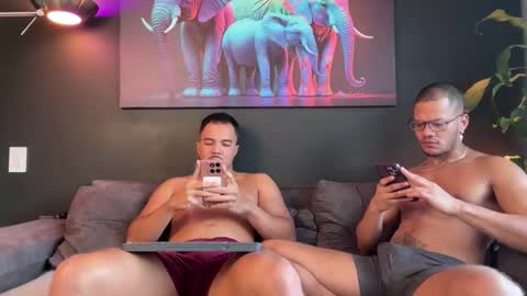 Snapshot of highlatin_guys chatting on 11/25/25, 09:37 Terry and E online show from 11/25/25, 09:37