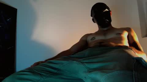 Snapshot of highnightz chatting on 10/31/25, 10:33 highnightz online show from 10/31/25, 10:33