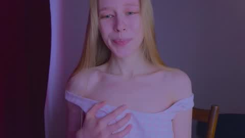 Snapshot of hihi_im_chloe chatting on 02/01/26, 10:03 Chloe online show from 02/01/26, 10:03