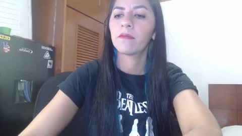 hilaril18 online show from 01/19/25, 11:43