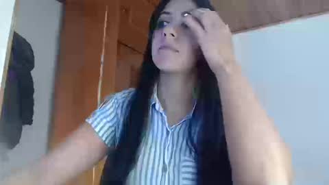 hilaril18 online show from 09/24/25, 08:45