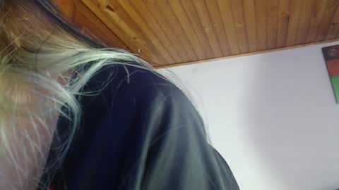 hilaril18 online show from 09/27/25, 05:29