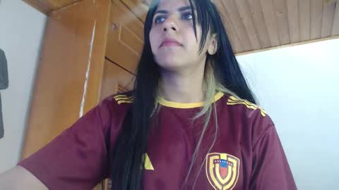 hilaril18 online show from 10/05/25, 04:27