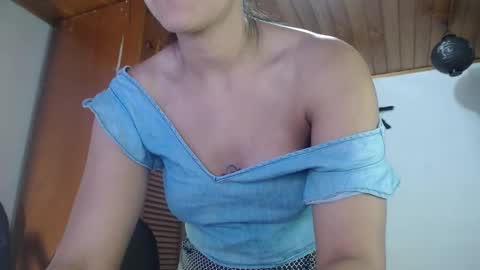 hilaril18 online show from 10/30/25, 01:29