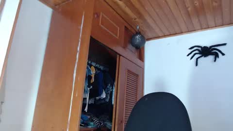 hilaril18 online show from 11/03/25, 05:47