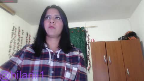 Snapshot of hilari18 chatting on 04/15/26, 07:58 hilaril18 online show from 04/15/26, 07:58