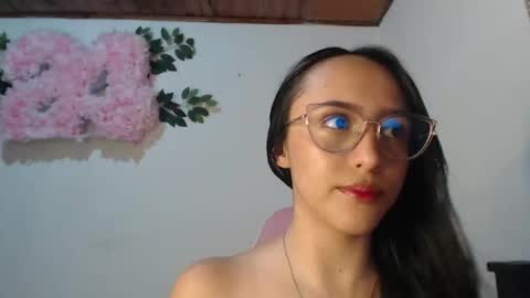 Snapshot of hilary_rhodes chatting on 12/21/25, 11:45 hilary_rhodes online show from 12/21/25, 11:45