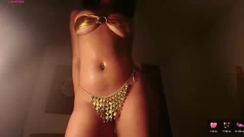 Snapshot of hilaryebony_ chatting on 05/19/26, 08:15 - 29p online show from 05/19/26, 08:15
