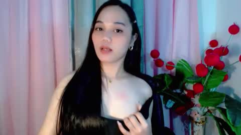 Snapshot of hilarymolly chatting on 12/19/25, 09:55 hilarymolly online show from 12/19/25, 09:55