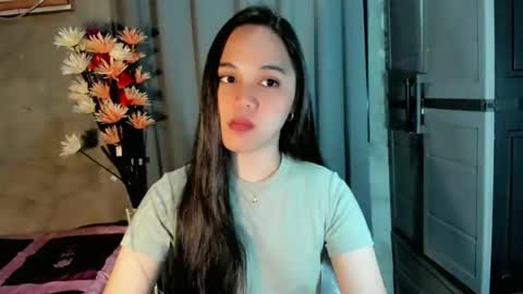 Snapshot of hilarymolly chatting on 02/10/26, 10:36 hilarymolly online show from 02/10/26, 10:36