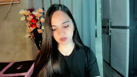 Snapshot of hilarymolly chatting on 02/12/26, 11:55 hilarymolly online show from 02/12/26, 11:55