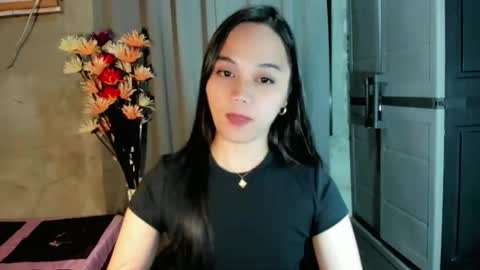 Snapshot of hilarymolly chatting on 02/13/26, 10:06 hilarymolly online show from 02/13/26, 10:06