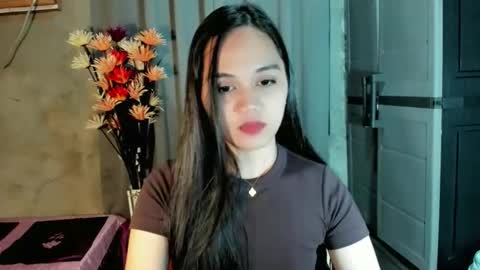 Snapshot of hilarymolly chatting on 02/20/26, 12:18 hilarymolly online show from 02/20/26, 12:18