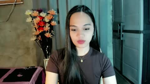 Snapshot of hilarymolly chatting on 02/22/26, 01:42 hilarymolly online show from 02/22/26, 01:42