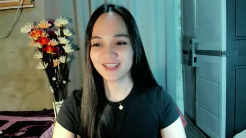 Snapshot of hilarymolly chatting on 04/22/26, 02:36 hilarymolly online show from 04/22/26, 02:36
