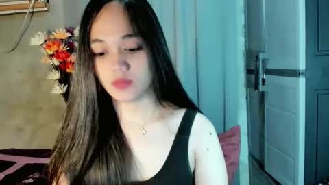 Snapshot of hilarymolly chatting on 04/24/26, 10:18 hilarymolly online show from 04/24/26, 10:18