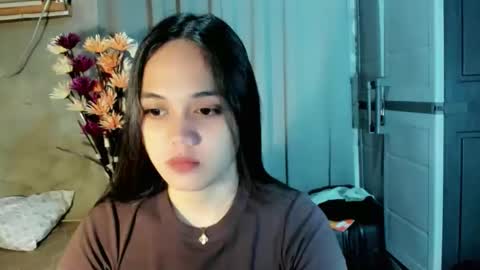 Snapshot of hilarymolly chatting on 04/27/26, 08:34 hilarymolly online show from 04/27/26, 08:34