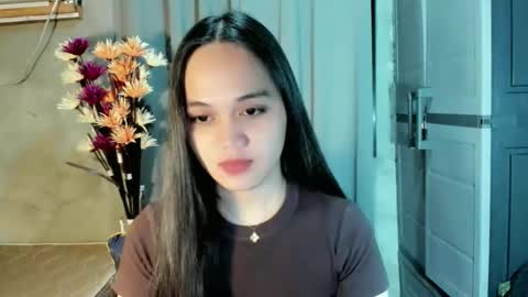 Snapshot of hilarymolly chatting on 05/06/26, 05:51 hilarymolly online show from 05/06/26, 05:51