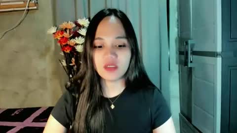 Snapshot of hilarymolly chatting on 06/04/26, 06:14 hilarymolly online show from 06/04/26, 06:14