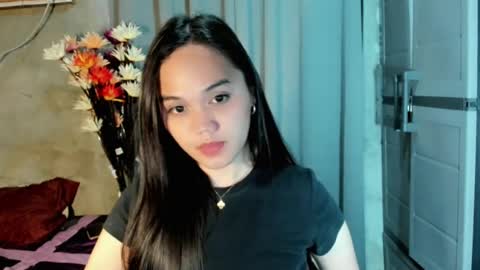 Snapshot of hilarymolly chatting on 07/14/26, 02:05 hilarymolly online show from 07/14/26, 02:05