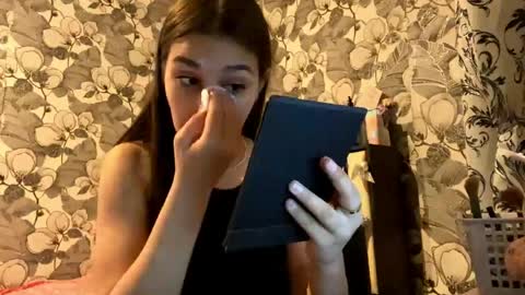 Snapshot of hildarudd chatting on 05/01/26, 11:48 Ariel online show from 05/01/26, 11:48