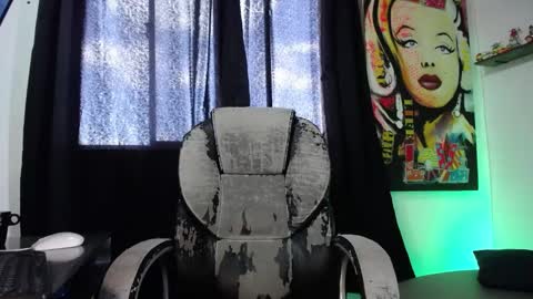 Snapshot of hill_and_jack chatting on 01/12/25, 05:33 Hill and Jack online show from 01/12/25, 05:33