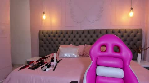 Snapshot of hillary_bigbutt chatting on 02/19/26, 03:46 Hillary online show from 02/19/26, 03:46