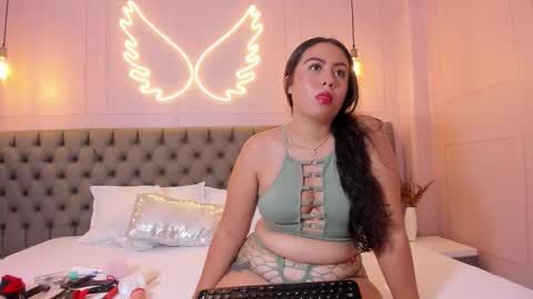 Snapshot of hillary_bigbutt chatting on 03/03/26, 03:34 Hillary online show from 03/03/26, 03:34