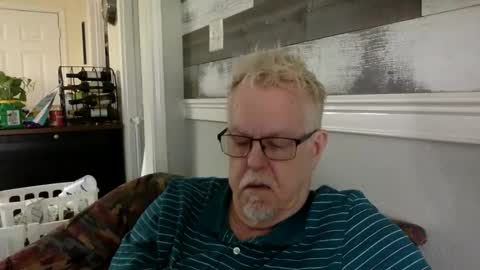 Snapshot of hillcountrydads chatting on 02/18/26, 05:42 TwoDaddies online show from 02/18/26, 05:42