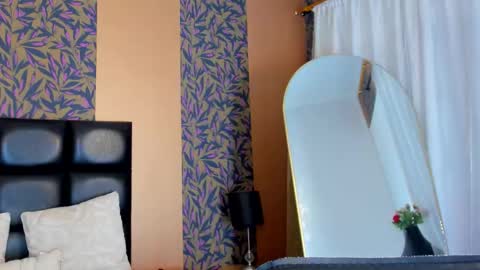 Snapshot of hinata_itachi chatting on 11/15/25, 06:11 FANE AND DAVID online show from 11/15/25, 06:11