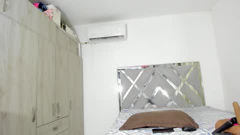 Snapshot of hinatta_smiler chatting on 03/24/26, 04:06 hinatta smiler online show from 03/24/26, 04:06