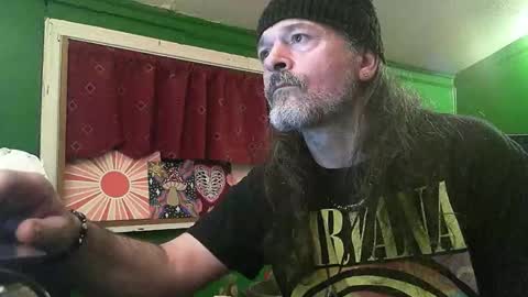 Snapshot of hippiedad333 chatting on 04/18/26, 02:15 hippiedad333 online show from 04/18/26, 02:15