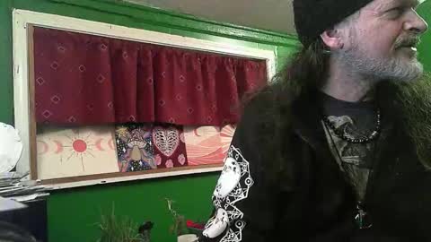 Snapshot of hippiedad333 chatting on 04/21/26, 02:04 hippiedad333 online show from 04/21/26, 02:04